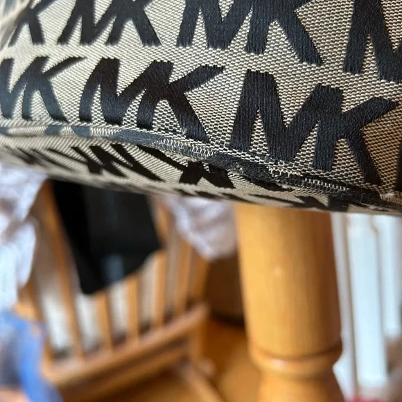 Michael Kors Black and Tan Tote Bag beautiful! - Picture 12 of 16